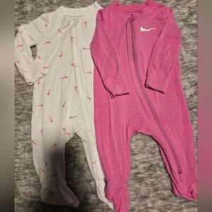 NWOT Nike Kids Footies - Pink and White